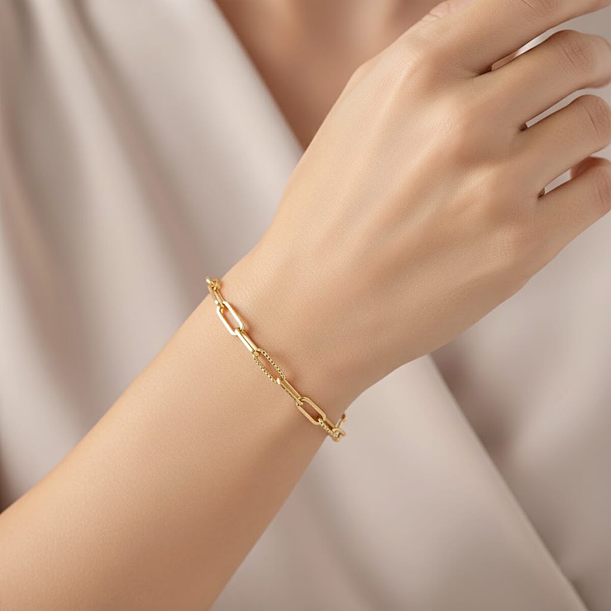 Italian Dual Glow Paperclip Chain Bracelet in 10K Yellow Gold (7.50 In) 1.8 Grams image number 2