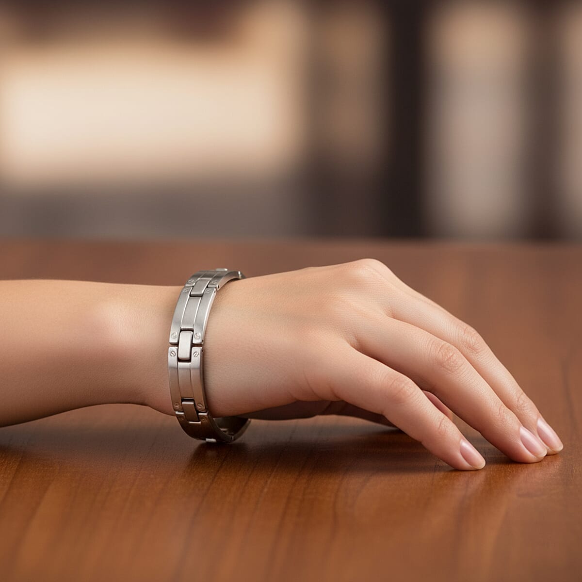 Link Chain Bracelet in Stainless Steel (8.00 In) image number 1