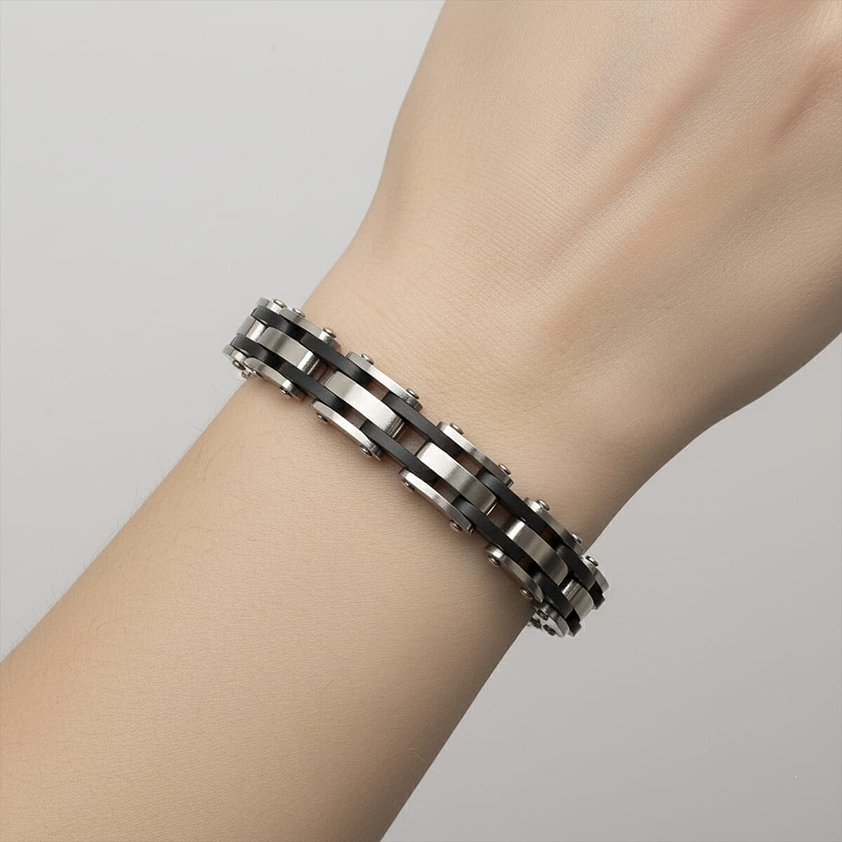 Link Chain Bracelet in ION Plated Black and Stainless Steel (8.00 In) image number 2
