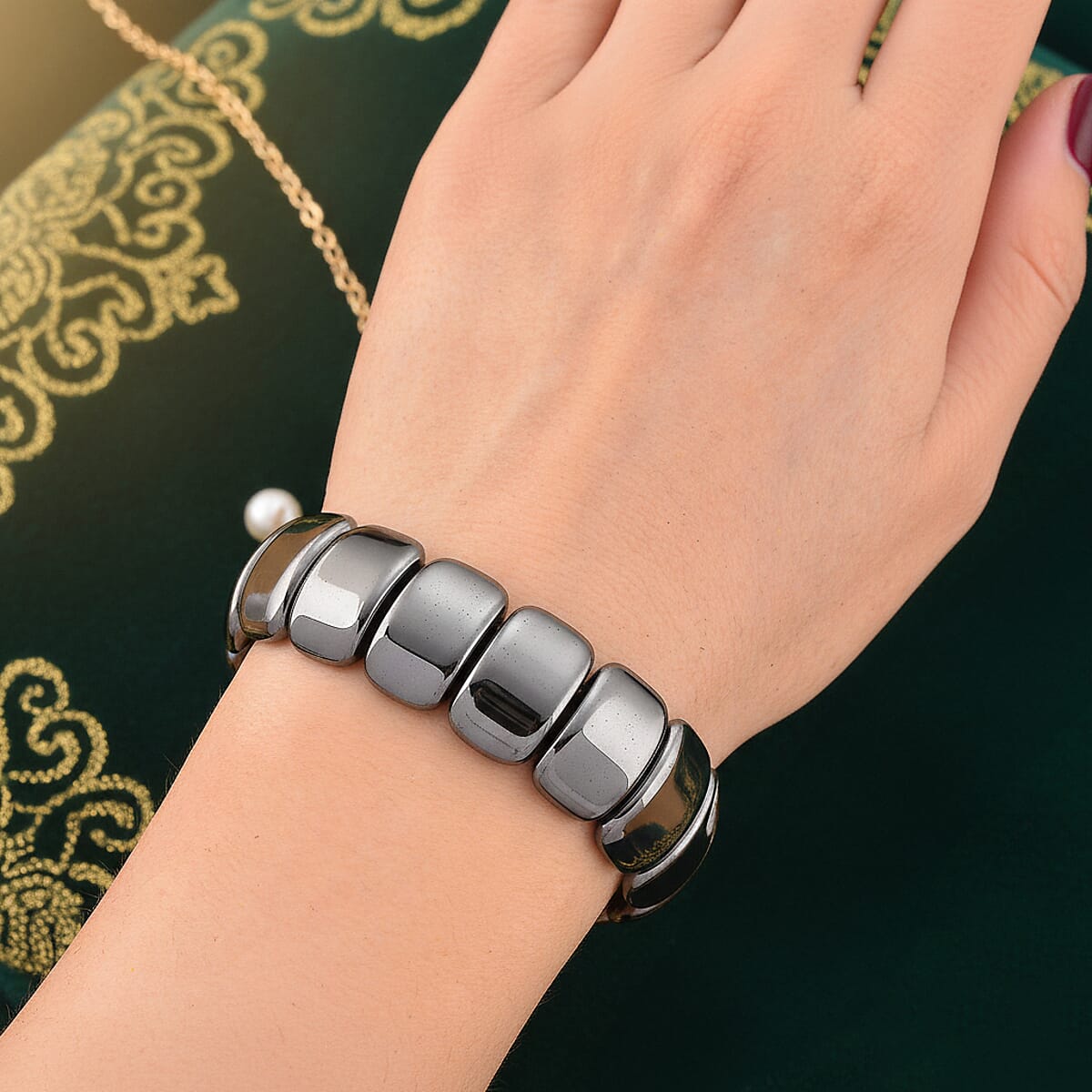 Black Hematite 360.00 ctw Block Stretch Men's Bracelet (7.75-8.25in) image number 2