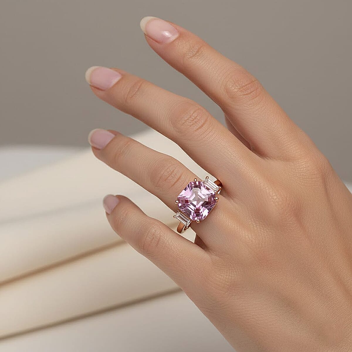 Certified & Appraised AAA Martha Rocha Kunzite and Luxuriant Lab Grown Diamond E-F VS 10.00 ctw Ring in 10K Rose Gold (Size 7.5) image number 2