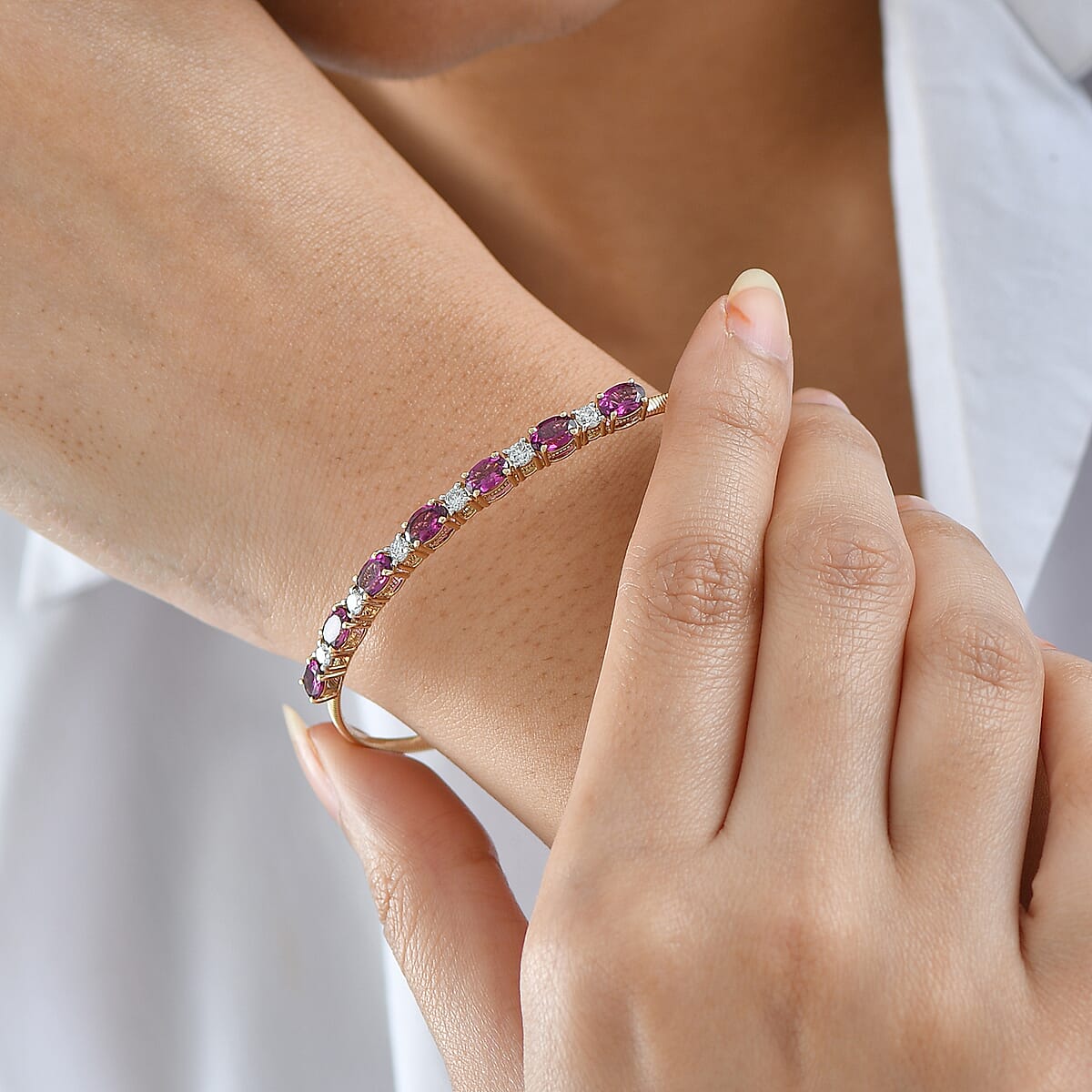 Doorbuster AAA Radiant Ember Garnet and Luxuriant Lab Grown Diamond E-F VS 4.40 ctw Cuff Bracelet in 10K Yellow Gold (7.25 In) image number 2