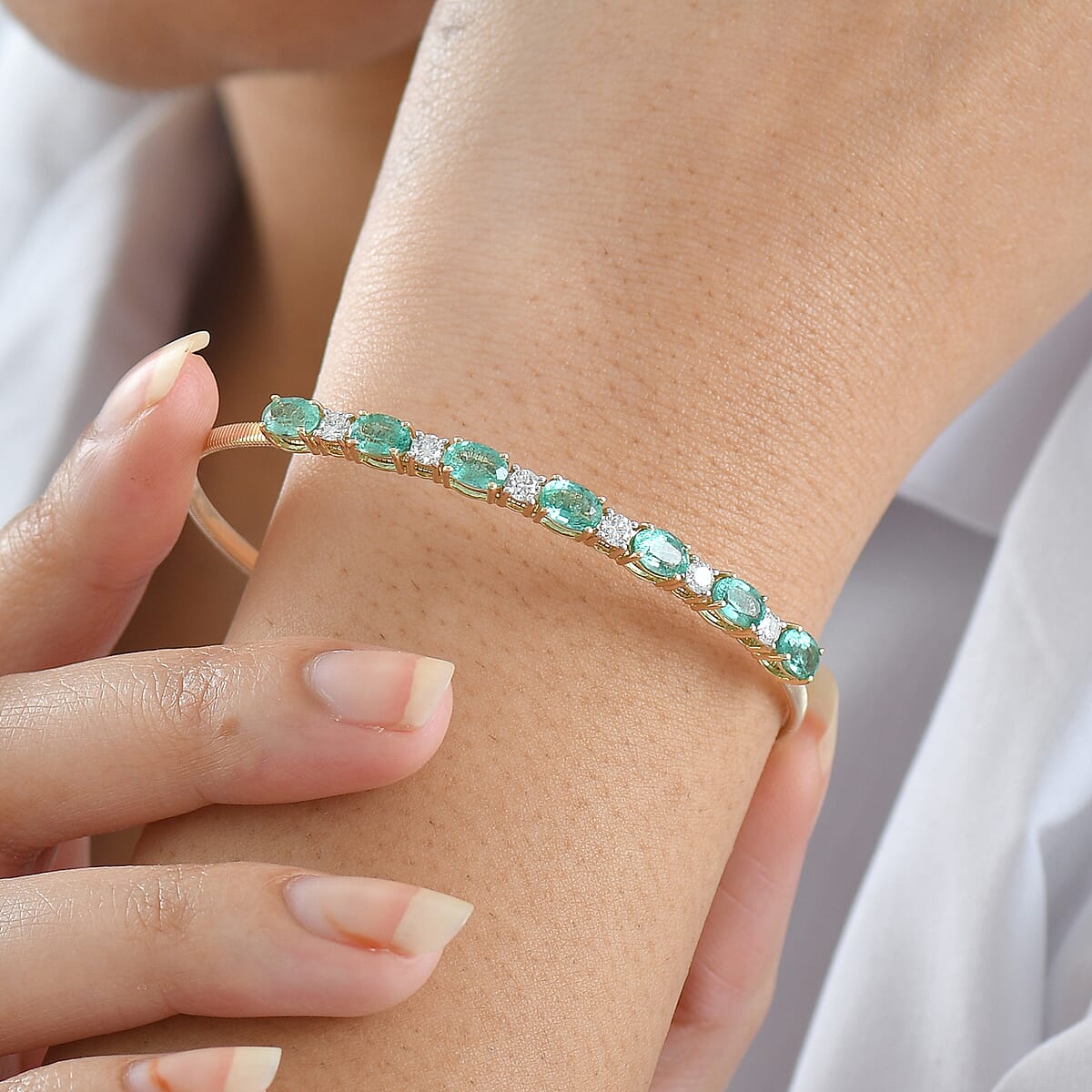 Doorbuster AAA Kagem Zambian Emerald and Luxuriant Lab Grown Diamond E-F VS 3.60 ctw Cuff Bracelet in 10K Yellow Gold (7.25 In) 4.30 Grams image number 2