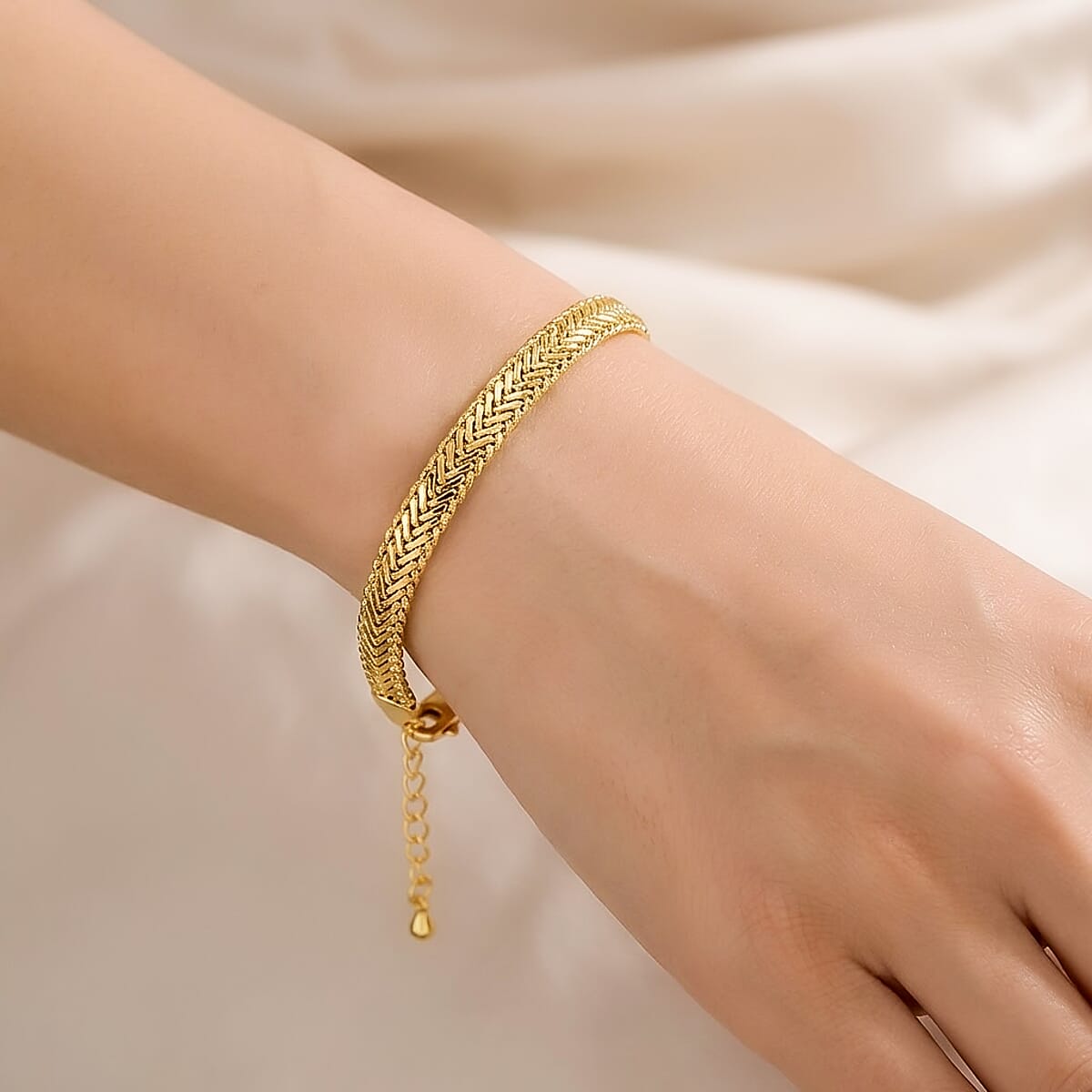 Elegant Woven Chain Bracelet in Goldtone (7.5-9.5In) (7.50 In) image number 2
