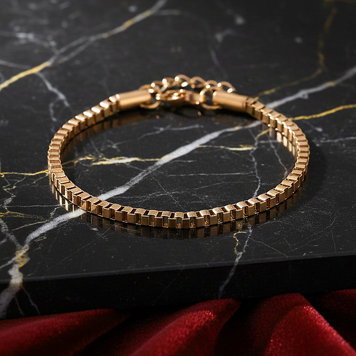 Classic Box Chain Bracelet in ION Plated YG Stainless Steel (7.0-8.0In) image number 1