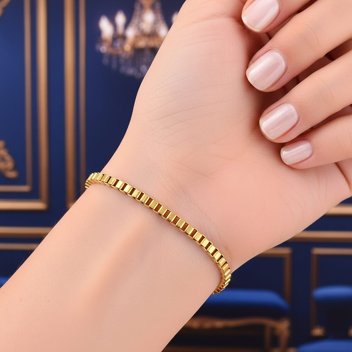 Classic Box Chain Bracelet in ION Plated YG Stainless Steel (7.0-8.0In) image number 2