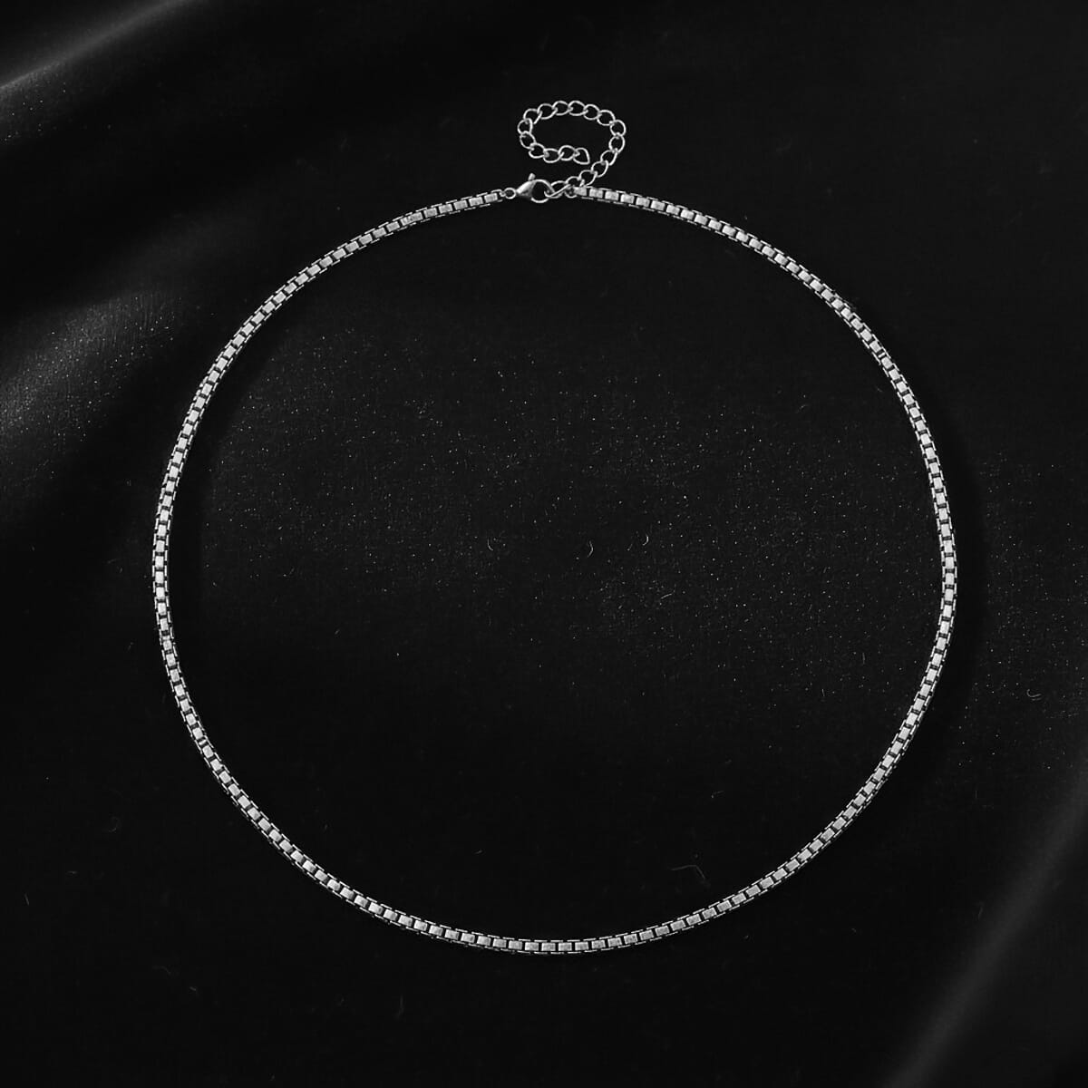 Box Chain Necklace in Stainless Steel 24-26 Inches image number 1