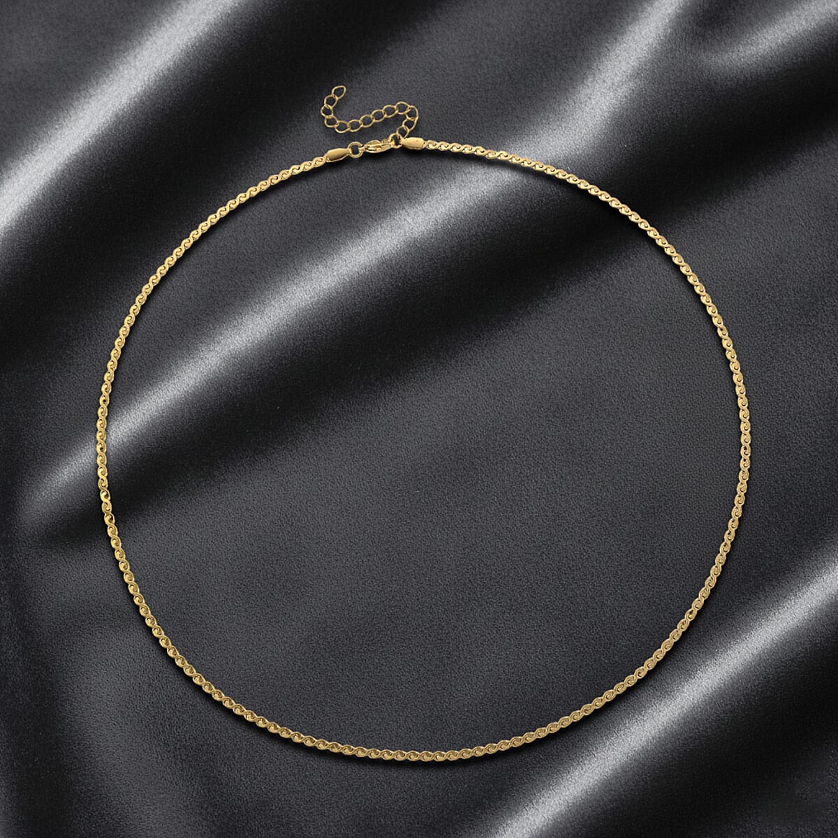 Smooth Curved Twist Chain Necklace in ION Plated YG Stainless Steel 24-26 Inches image number 1