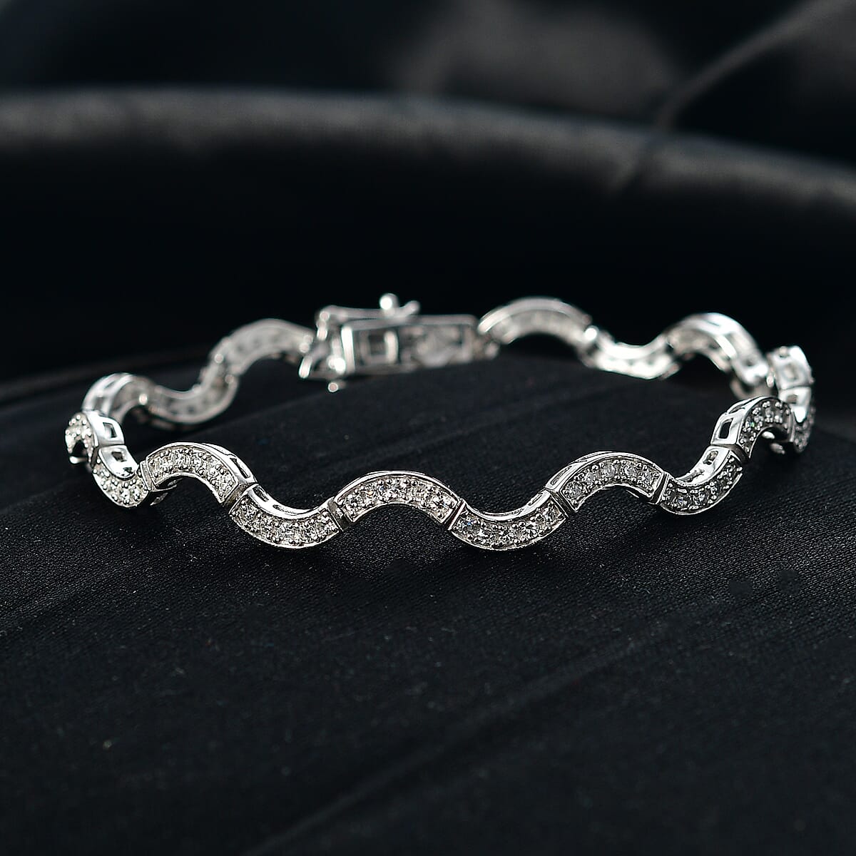 Luxuriant Lab Grown Diamond G-H SI 1.50 ctw Bracelet in Rhodium Over Sterling Silver (7.25 In) image number 1