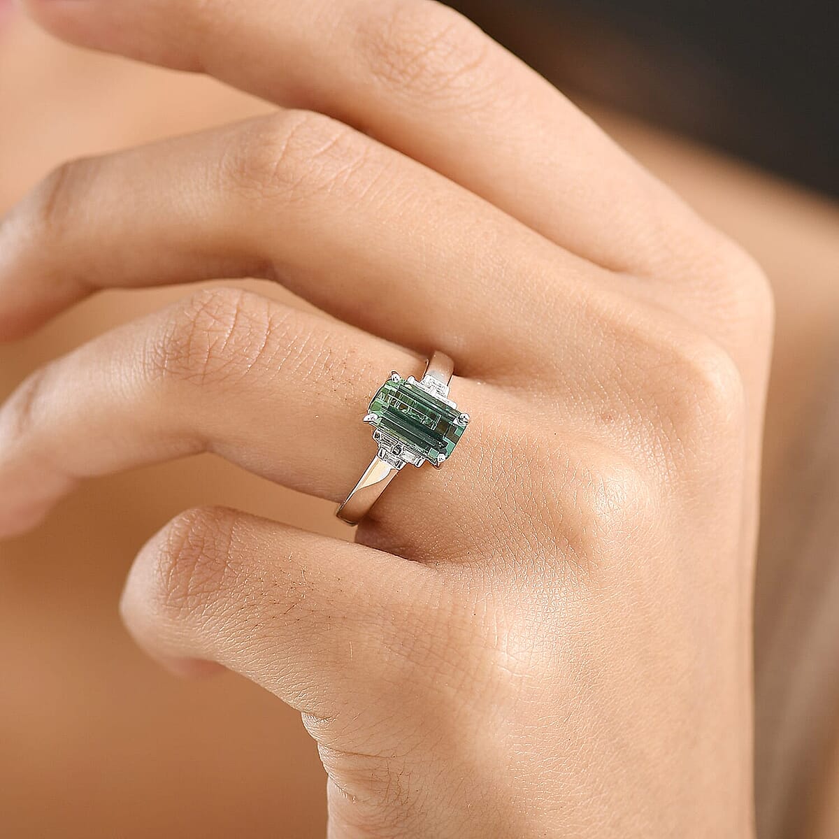 Luxoro AAA Mint Tourmaline and Diamond I2 2.20 ctw Ring in 14K White Gold (Size 6.5) 4.00 Grams image number 2