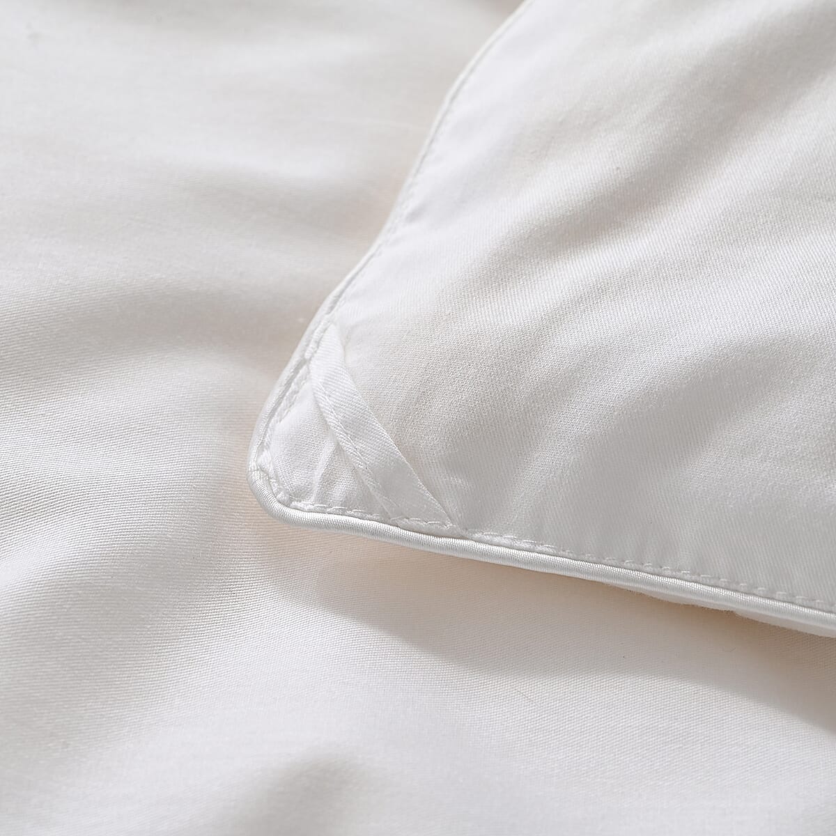 Livmore 100% Mulberry Silk Filled White Solid Summer Duvet- Queen image number 4