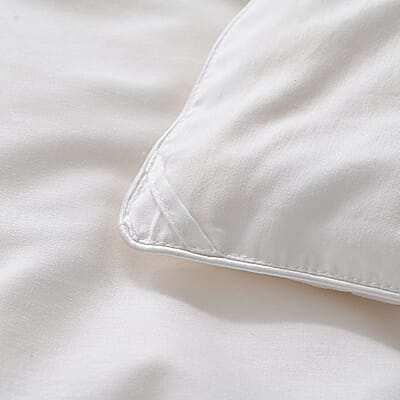 Livmore 100% Mulberry Silk Filled White Solid Summer Duvet- Queen