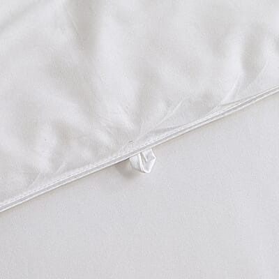 Livmore 100% Mulberry Silk Filled White Solid Summer Duvet- Queen