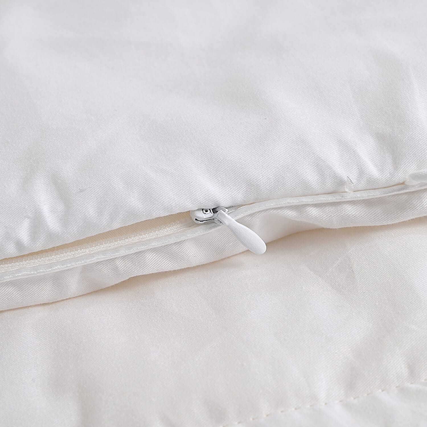 Livmore 100% Mulberry Silk Filled White Solid Summer Duvet- Queen