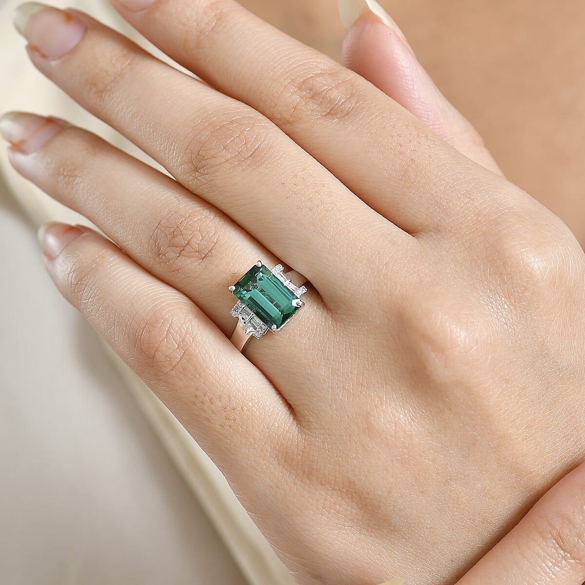 Luxoro AAA Arquiana Mint Tourmaline and Diamond I2 3.70 ctw Ring in 14K White Gold (Size 8.0) image number 2