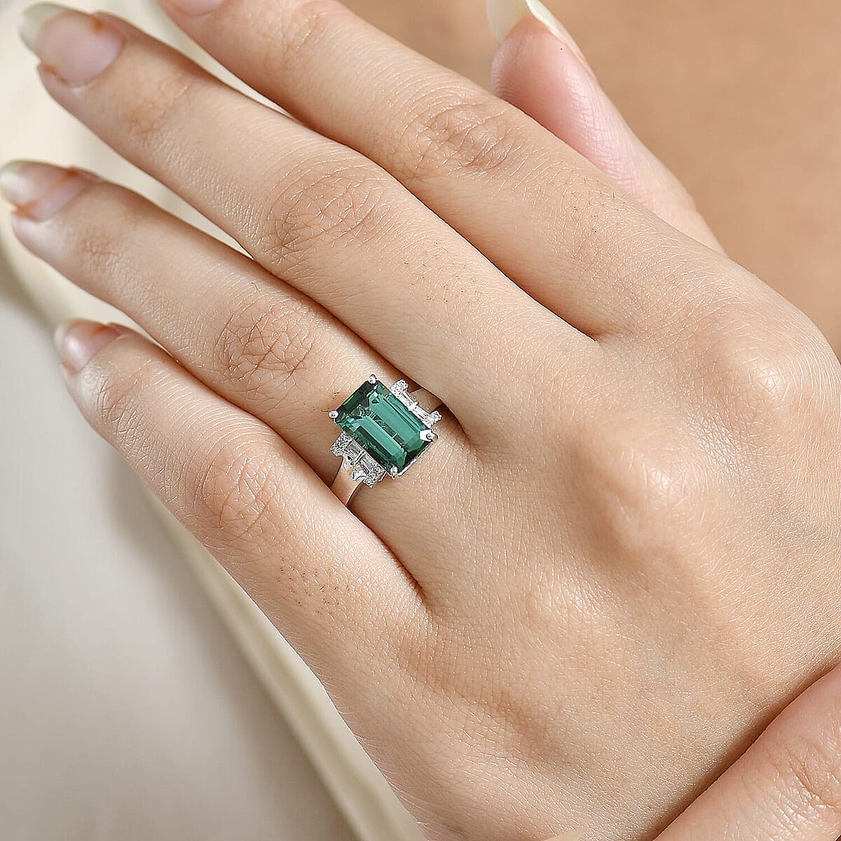 Luxoro AAA Arquiana Mint Tourmaline and Diamond I2 3.70 ctw Ring in 14K White Gold (Size 9.0) image number 2