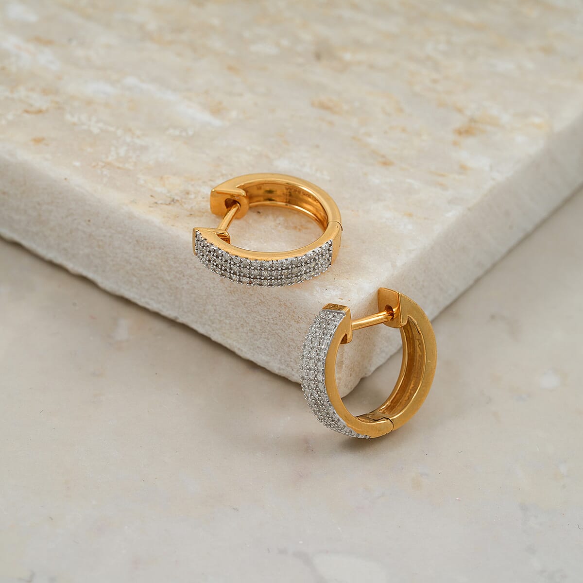 Diamond 0.25 ctw Hoop Earrings in 14K Yellow Gold and Rhodium Over Sterling Silver  image number 1