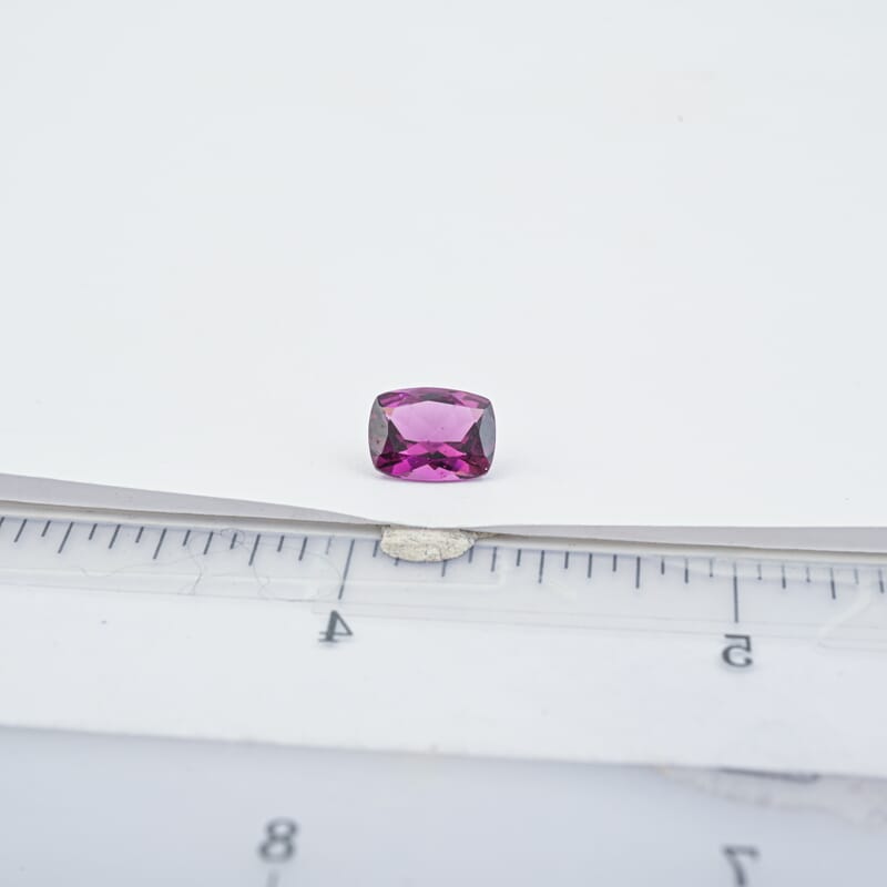 AAAA Radiant Ember Garnet (Cush 9x7 mm) 2.00 ctw