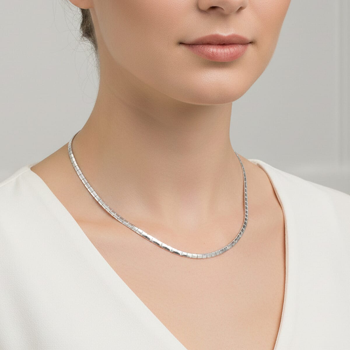 Textured Omega Chain Necklace (17.5-19.5 Inches) in Stainless Steel image number 2