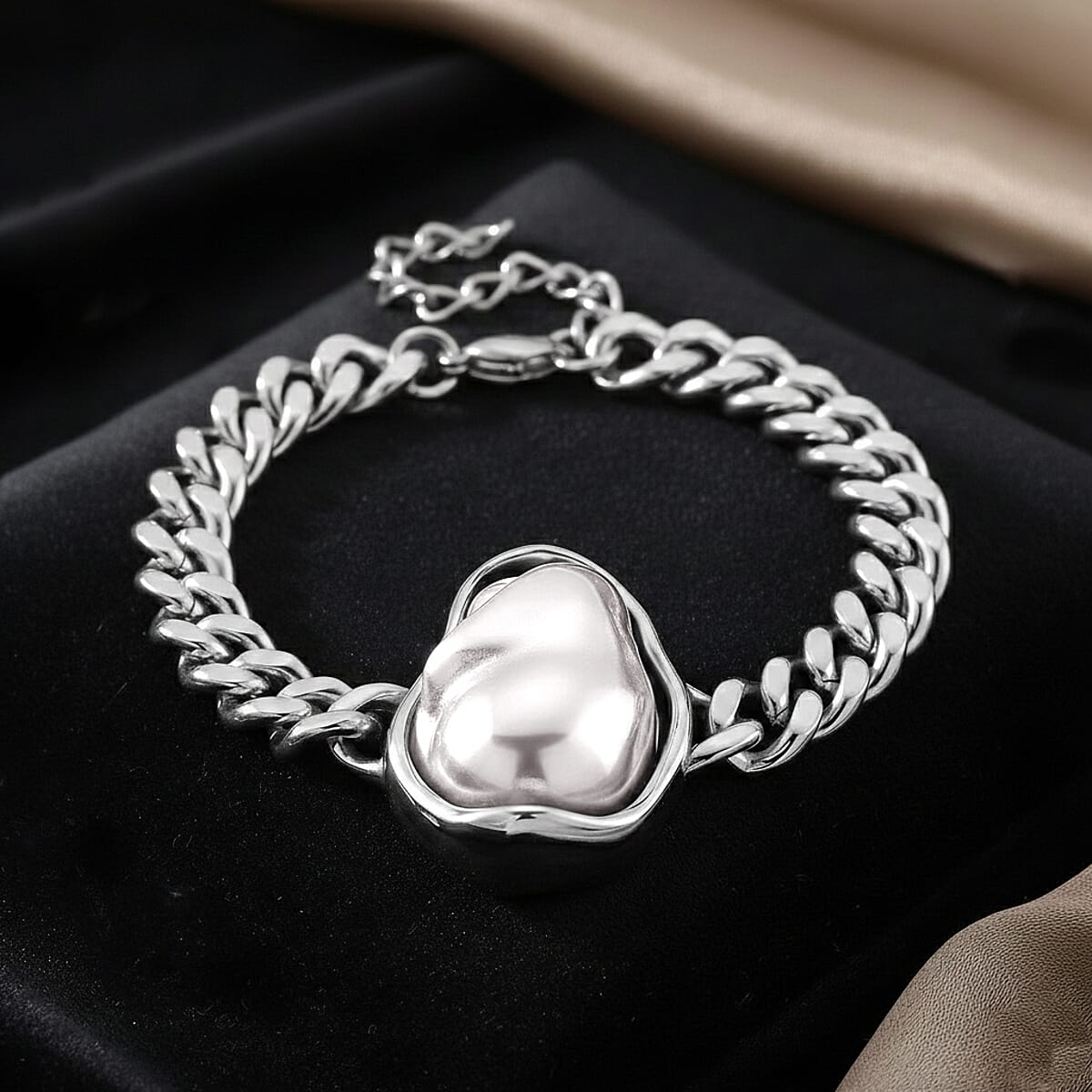 White Shell Pearl Bracelet in Stainless Steel (7.50-9.50In) image number 1