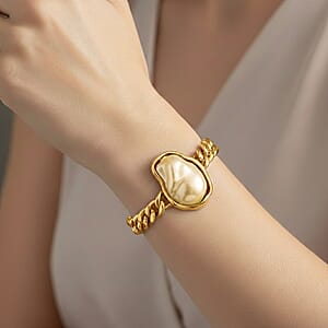Golden Shell Pearl Bracelet in ION Plated YG Stainless Steel (7.50-9.50In)