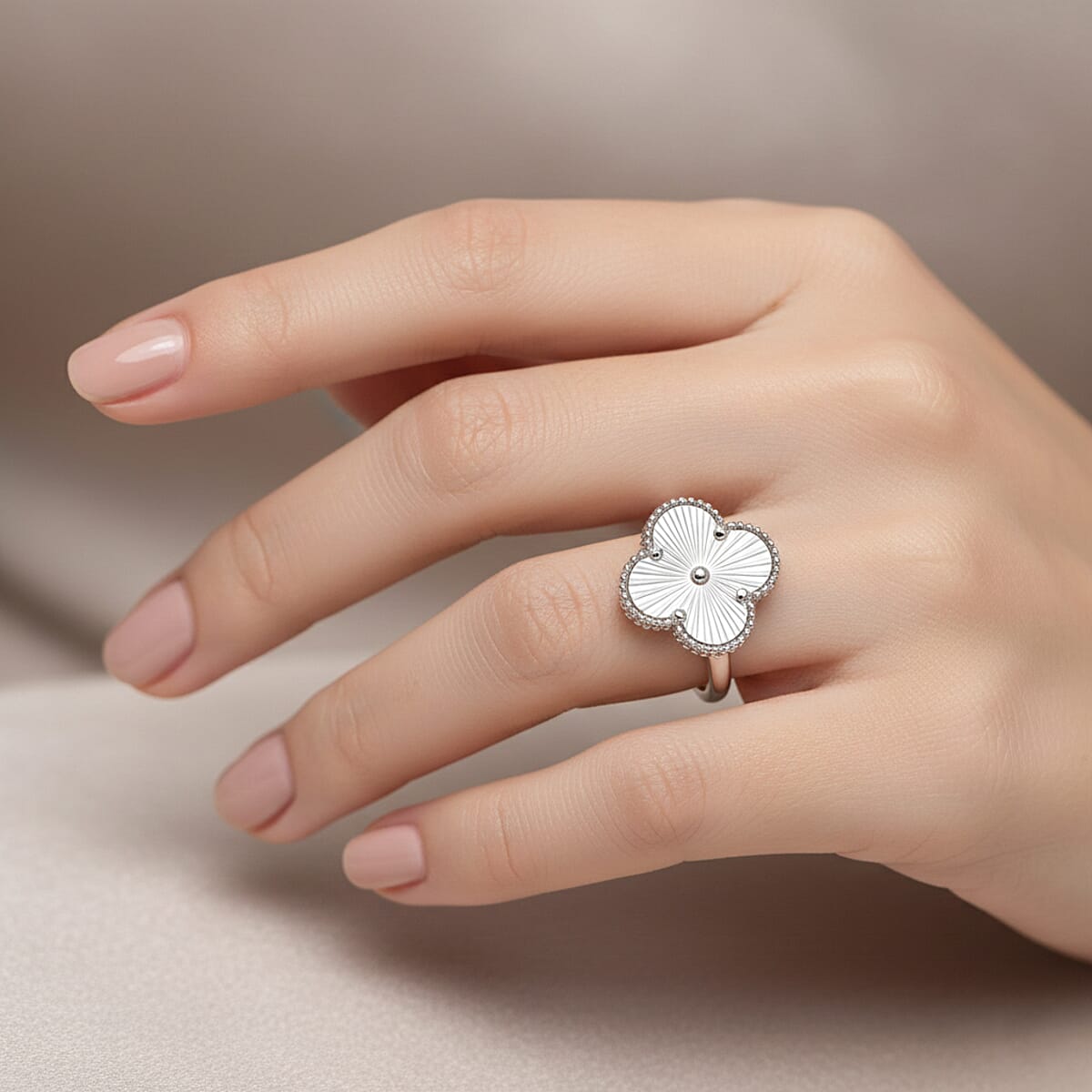 Doorbuster Rhapsody Clover Ring in 950 Platinum (Size 8.0) 5.40 Grams image number 2