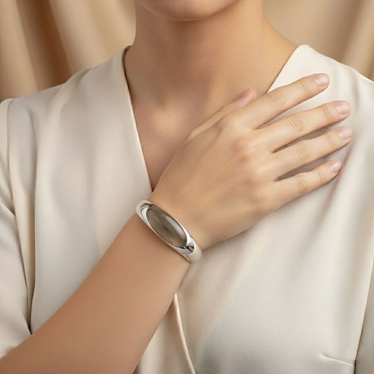 Calvin Klein Closeout Agate Ellipse Bangle Bracelet in Stainless Steel (6.25 In) 8.00 ctw image number 2