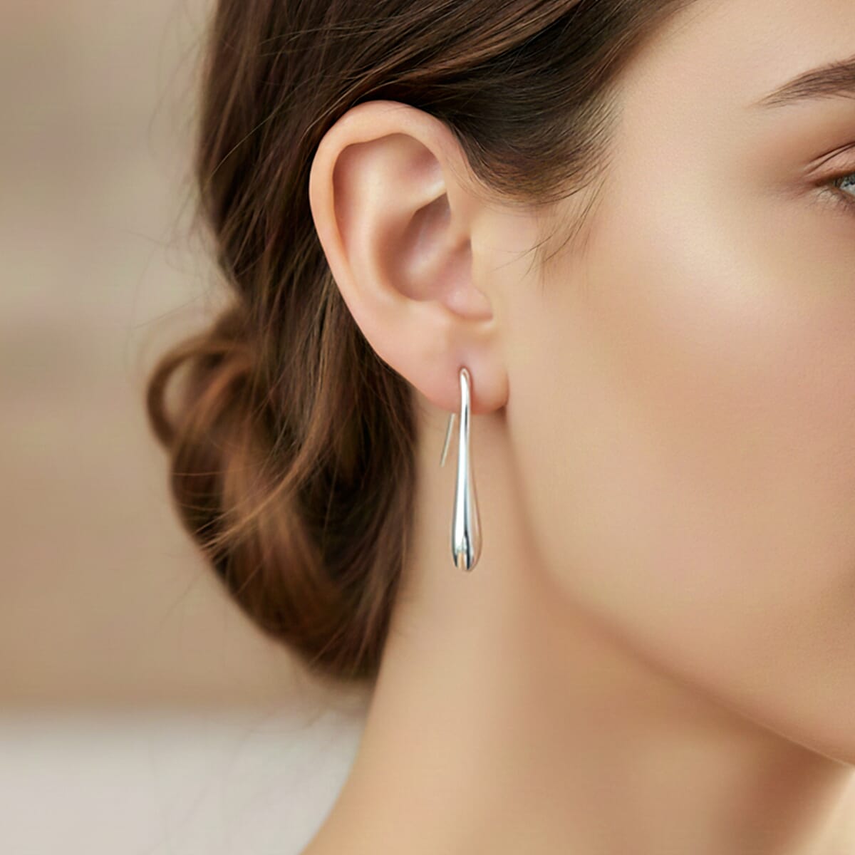 Curved Hoop Earrings in Stainless Steel image number 2