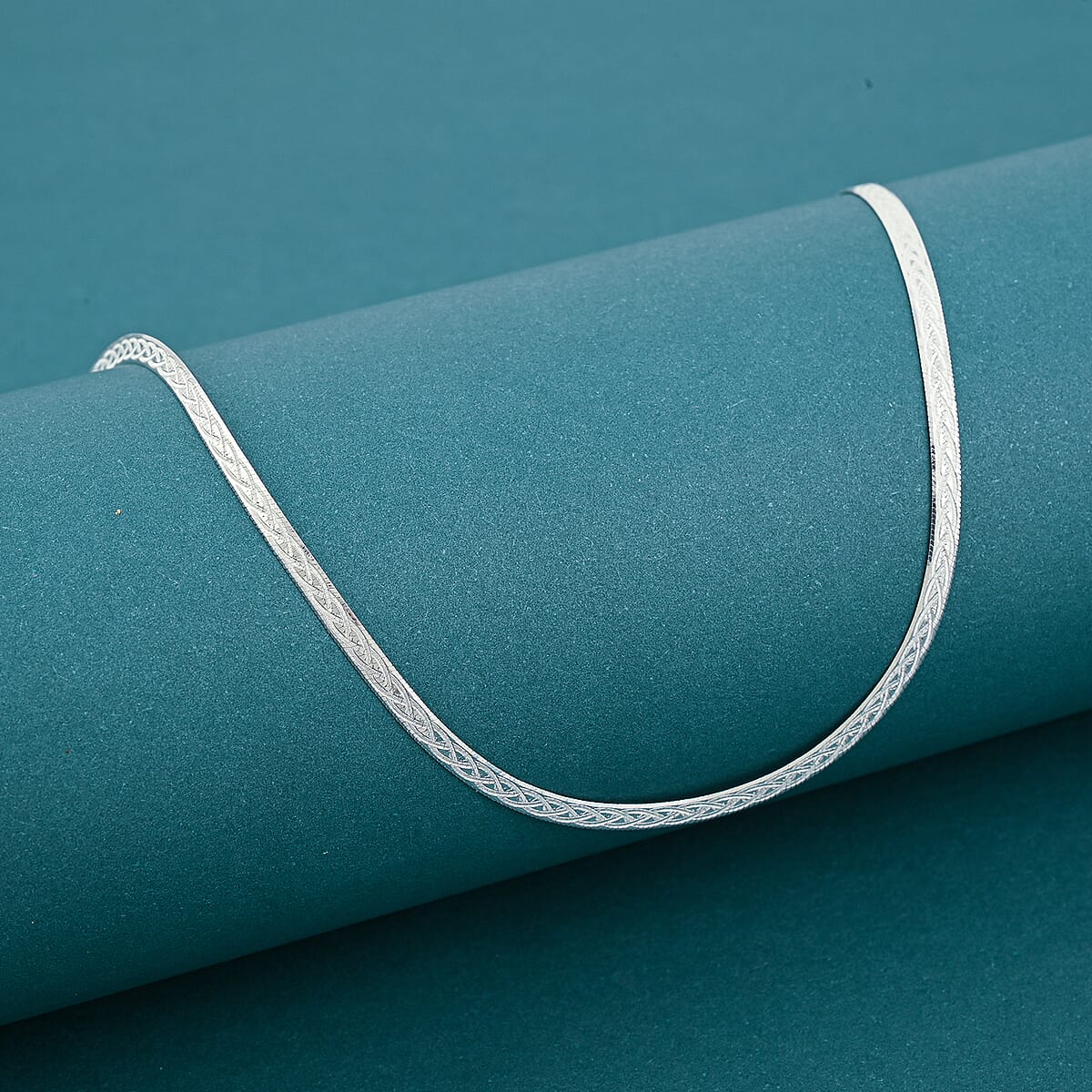 Sterling Silver Criss Cross Herringbone Chain Necklace 18 Inches 3.40 Grams image number 1