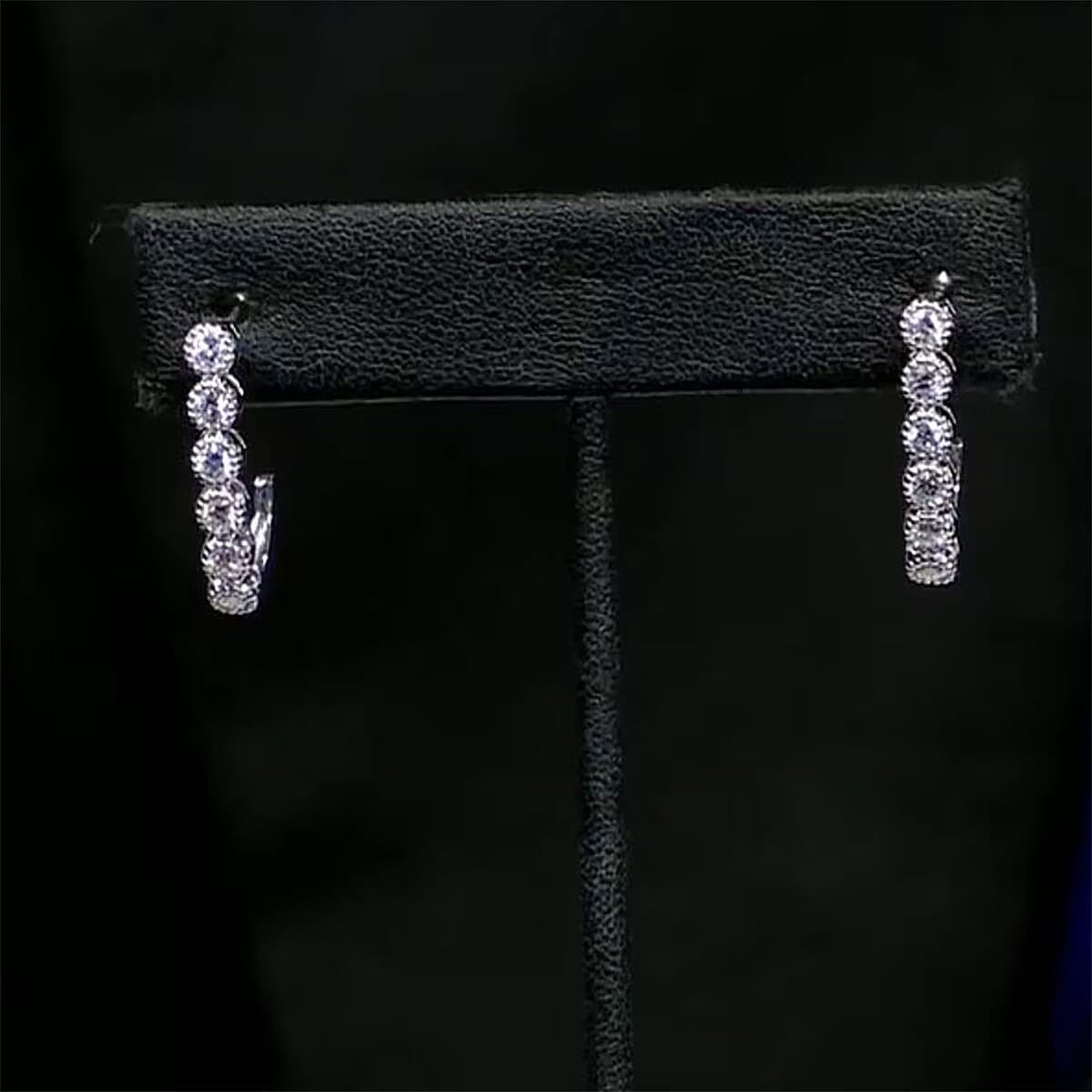 Luxuriant Lab Grown Diamond VS-SI 0.75 ctw Hoop Earrings in Sterling Silver image number 7