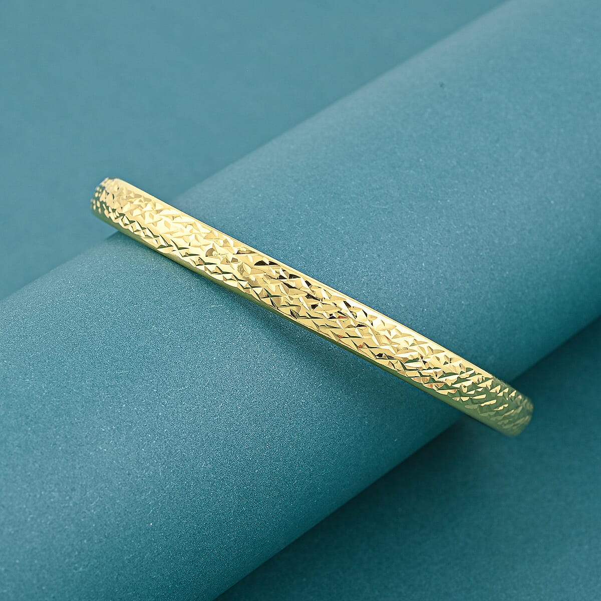 Doorbuster 14K Yellow Gold Over Sterling Silver Diamond Cut Bangle Bracelet (7.50 In) 4.50 Grams image number 1