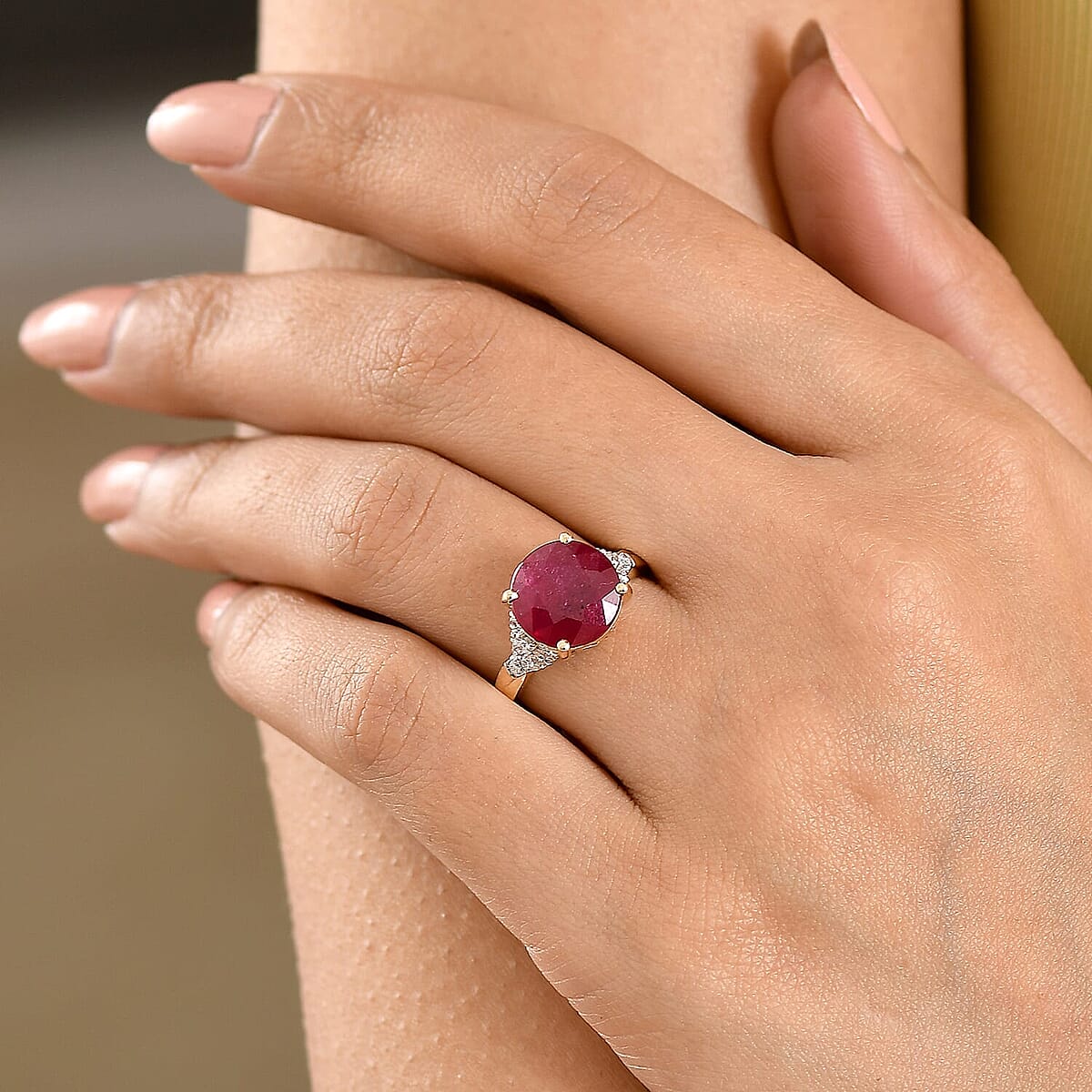 AAA Niassa Ruby (FF) 10.5) and Luxuriant Lab Grown Diamond G-H SI 7.10 ctw Ring in 10K Yellow Gold (Size 10.0) image number 2