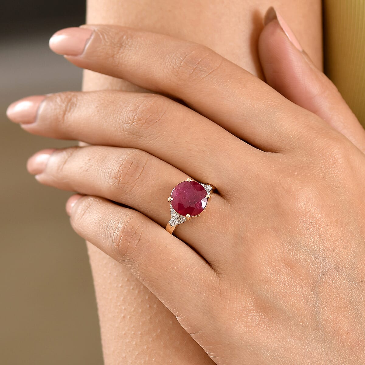 AAA Niassa Ruby (FF) and Luxuriant Lab Grown Diamond G-H SI 7.10 ctw Ring in 10K Yellow Gold (Size 8.0) image number 2