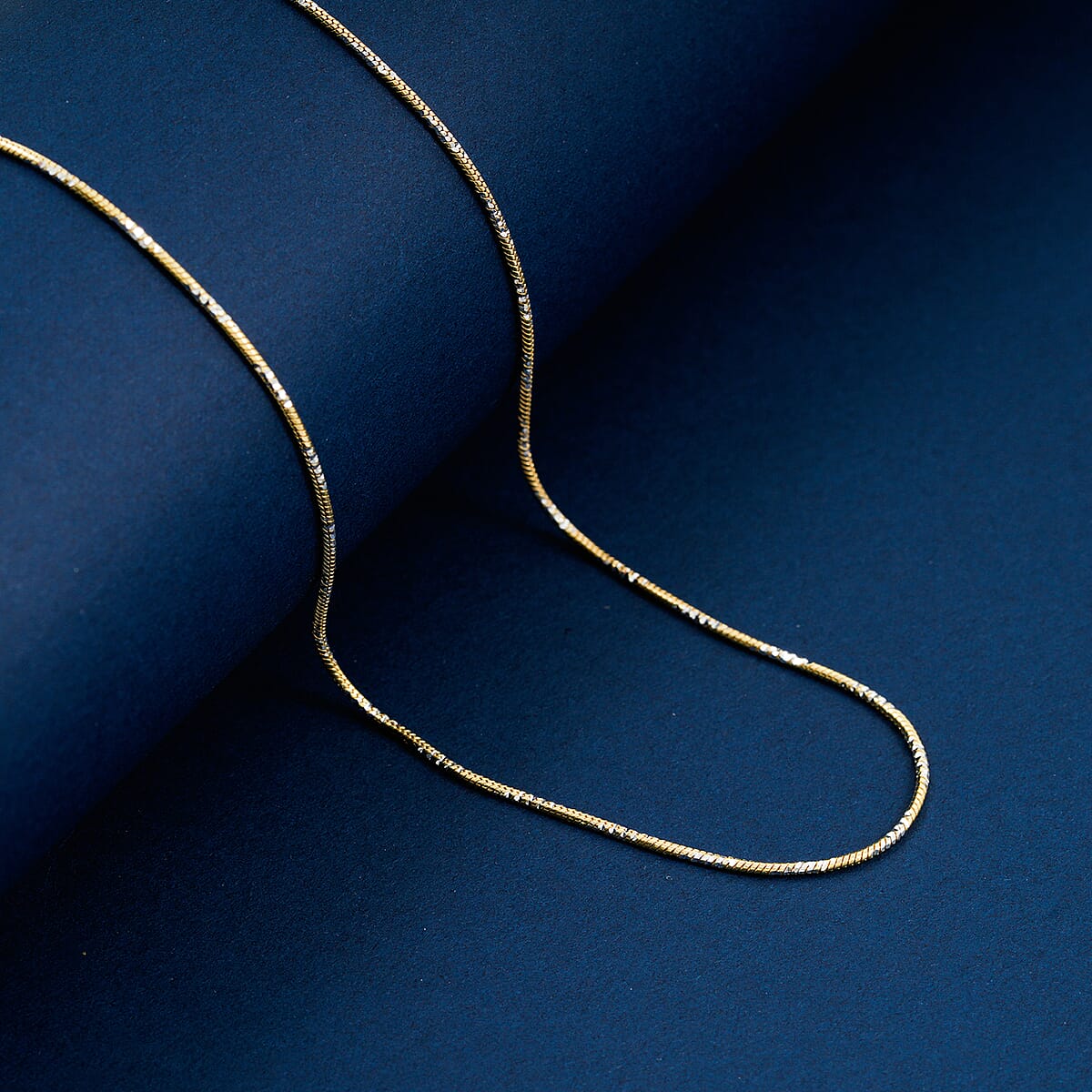 Doorbuster Made in Italy 14K YG Over and Sterling Silver Snake Round Brite 1mm Chain Necklace 18 Inches 3.60 Grams image number 1