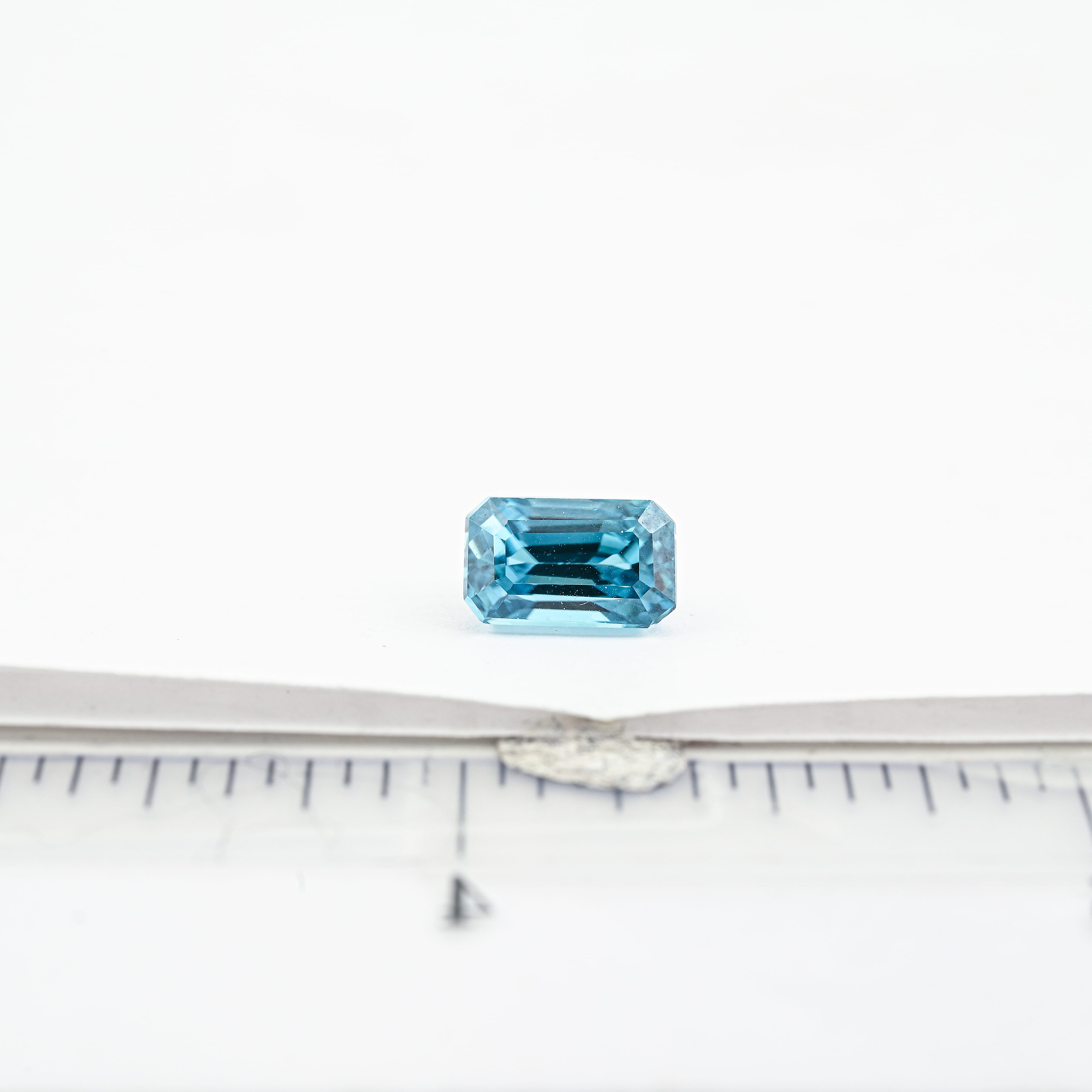 AAAA Cambodian Blue Zircon (Oct Free Size) 4.00 ctw