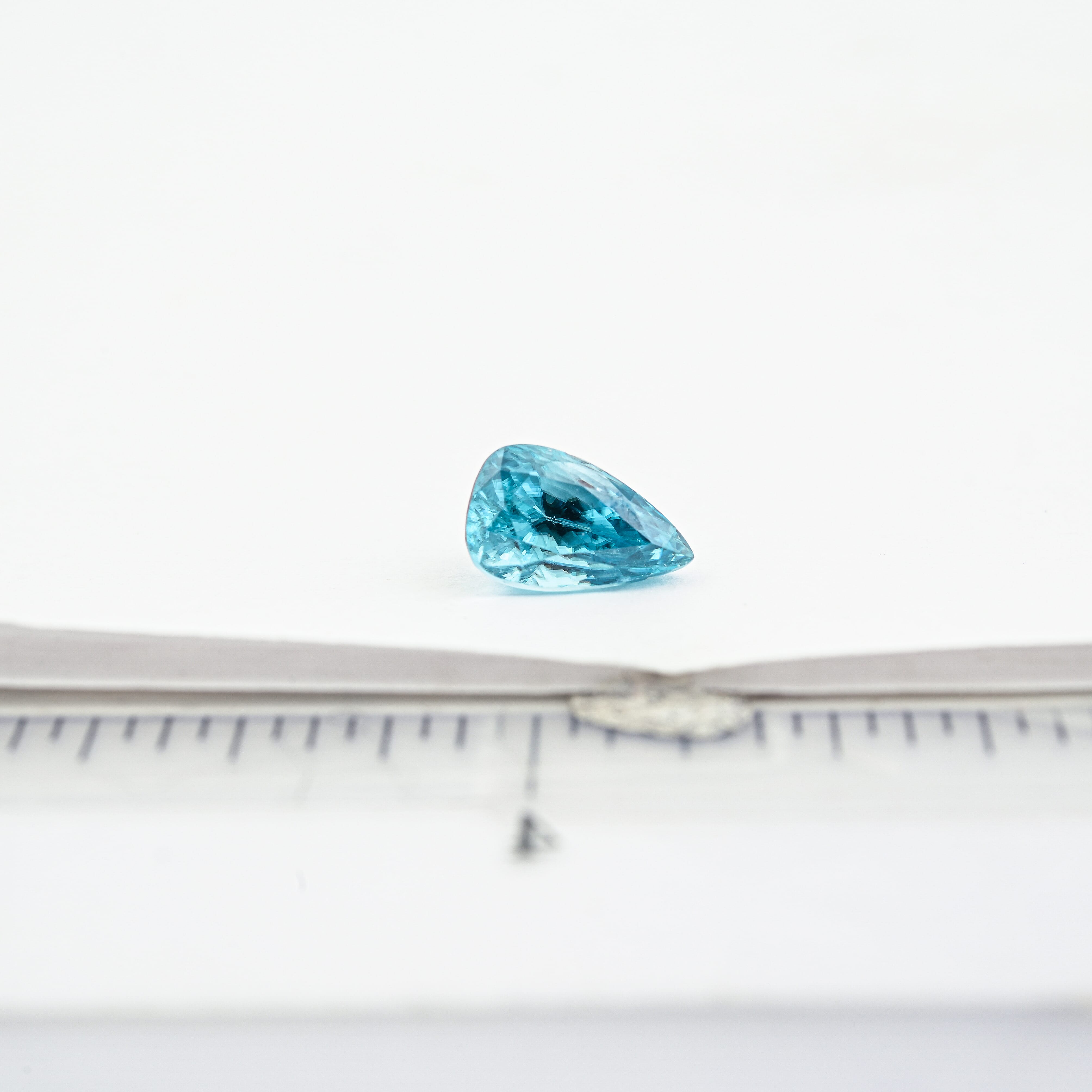 AAAA Cambodian Blue Zircon (Pear Free Size) 4.00 ctw