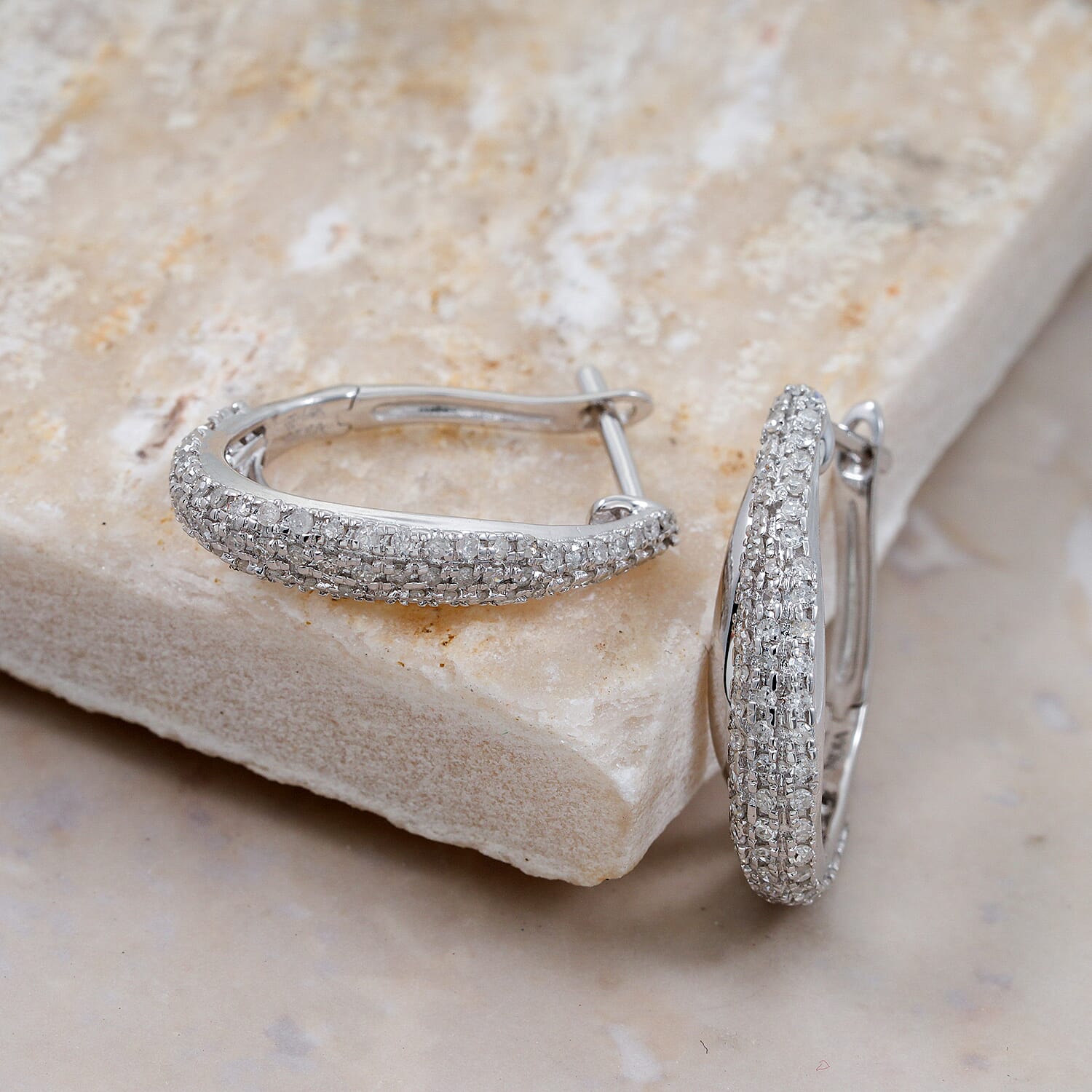 NY Closeout Diamond F VS 0.75 ctw Earrings in 14K White Gold 5.17 Grams
