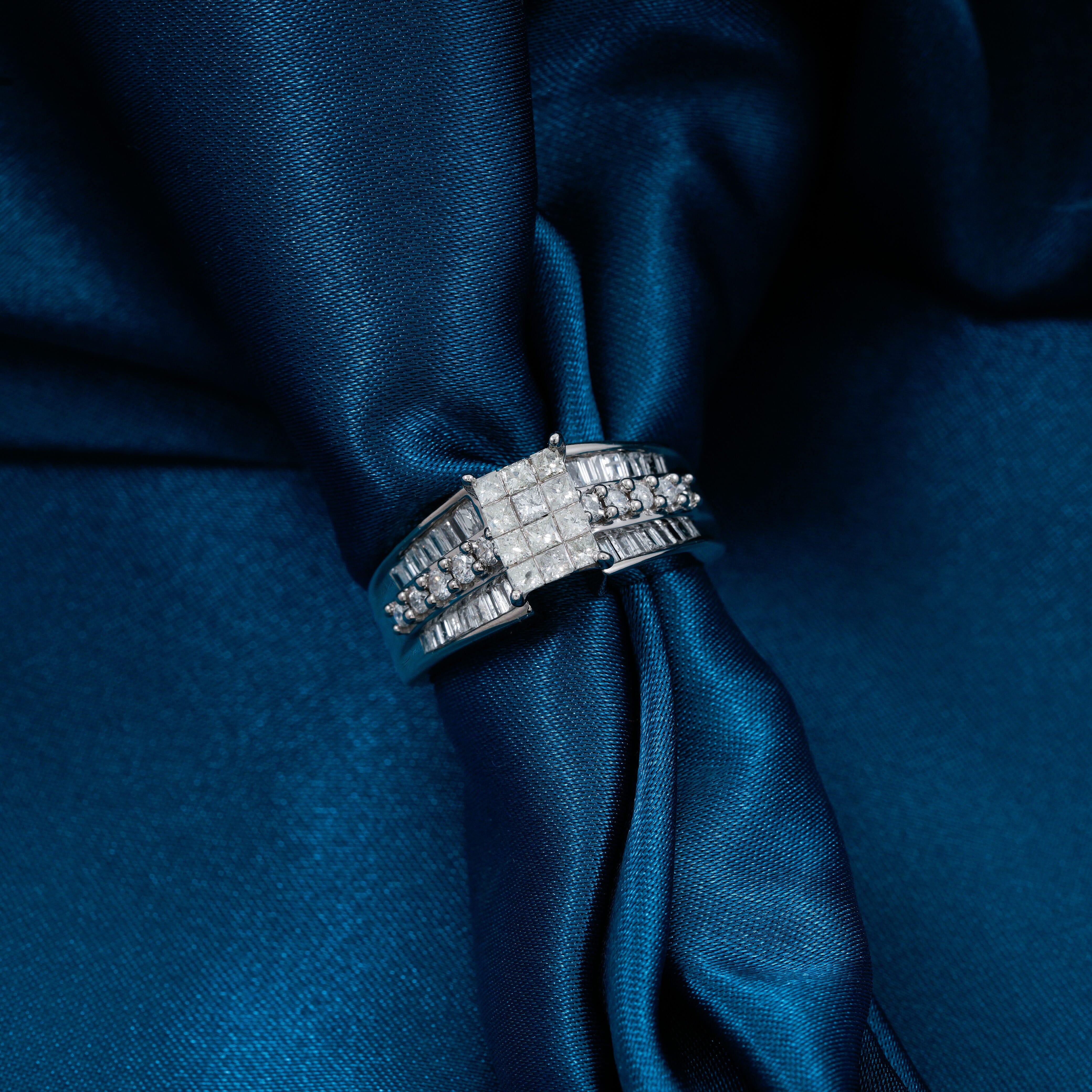 NY Closeout Diamond F VS 1.00 ctw Ring in 14K White Gold (Size 7.0) 6.85 Grams