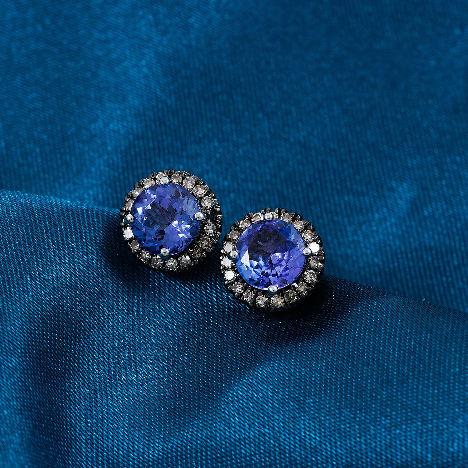 NY Closeout Tanzanite and Diamond F VS 1.60 ctw Earrings in 14K White Gold 