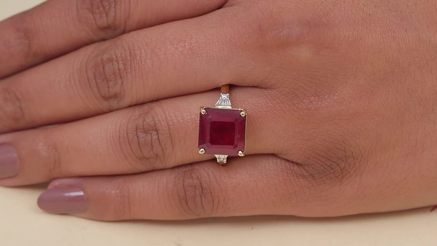 10K Yellow Gold AAA Niassa Ruby (FF), Luxuriant Lab Grown Diamond (G-H, SI) (0.20 cts) Ring (Size 10.0) 9.70 ctw