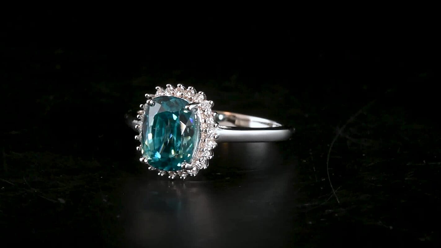 Luxoro 10K White Gold AAAA Cambodian Blue Zircon, Diamond (I2)(0.20 cts) Aura Ring (Size 9.0) 5.10 ctw