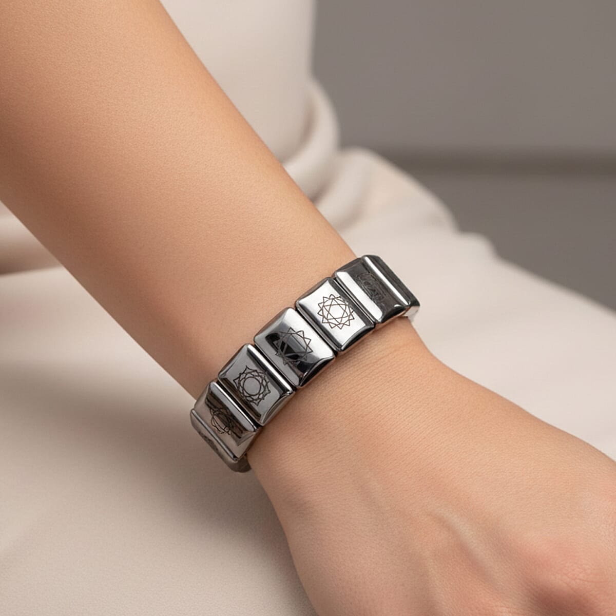 Terahertz 240.00 ctw Block Seven Chakra Engraved Stretch Bracelet image number 2