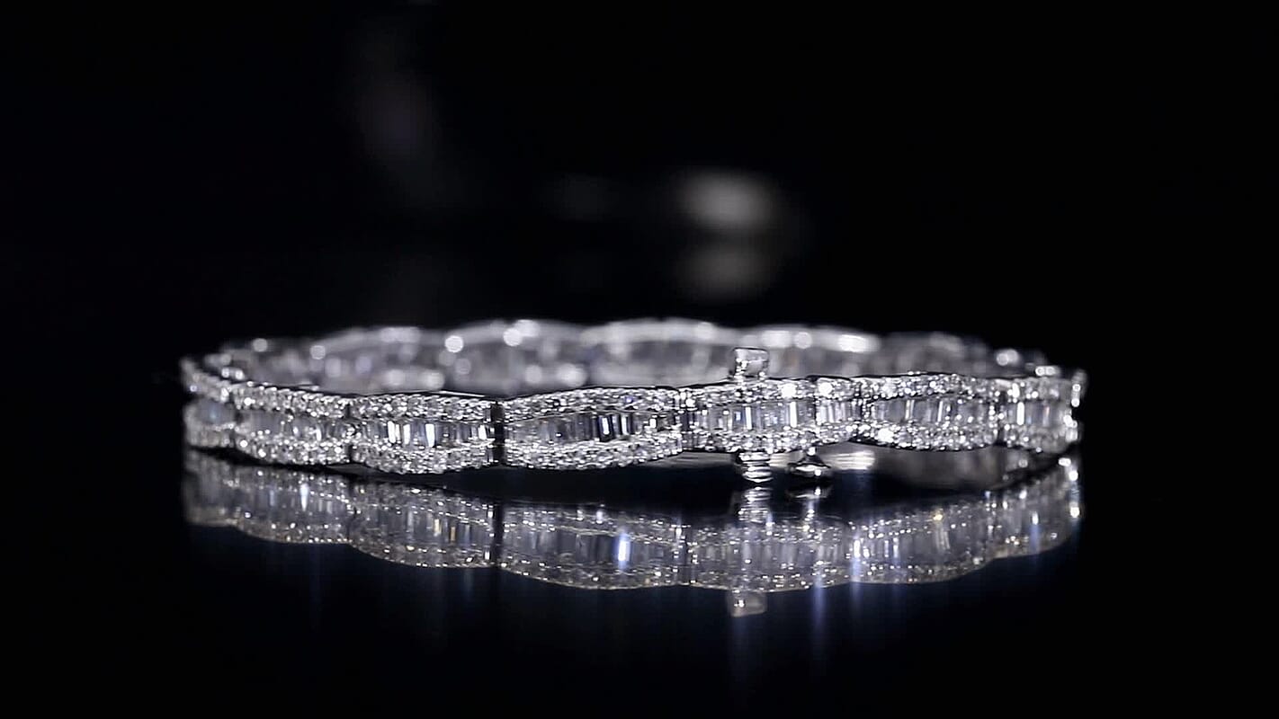 One Time Only Luxuriant Lab Grown Diamond (G-H, SI) Bracelet in Rhodium Over Sterling Silver (6.50 In) 4.00 ctw