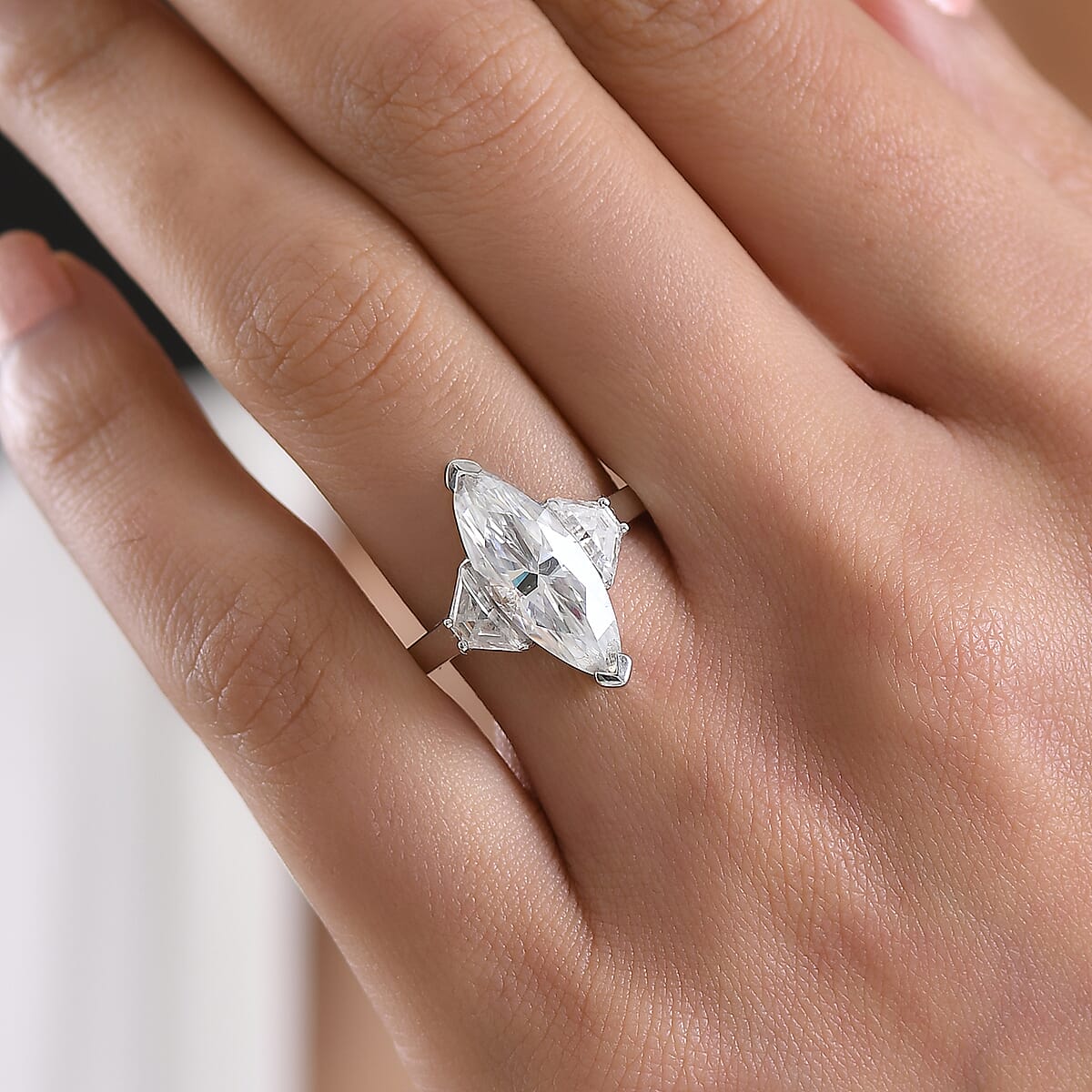 D'Joy Moissanite 4.50 ctw Trinity Spark Ring in Rhodium Over Sterling Silver (Size 9.0) image number 2