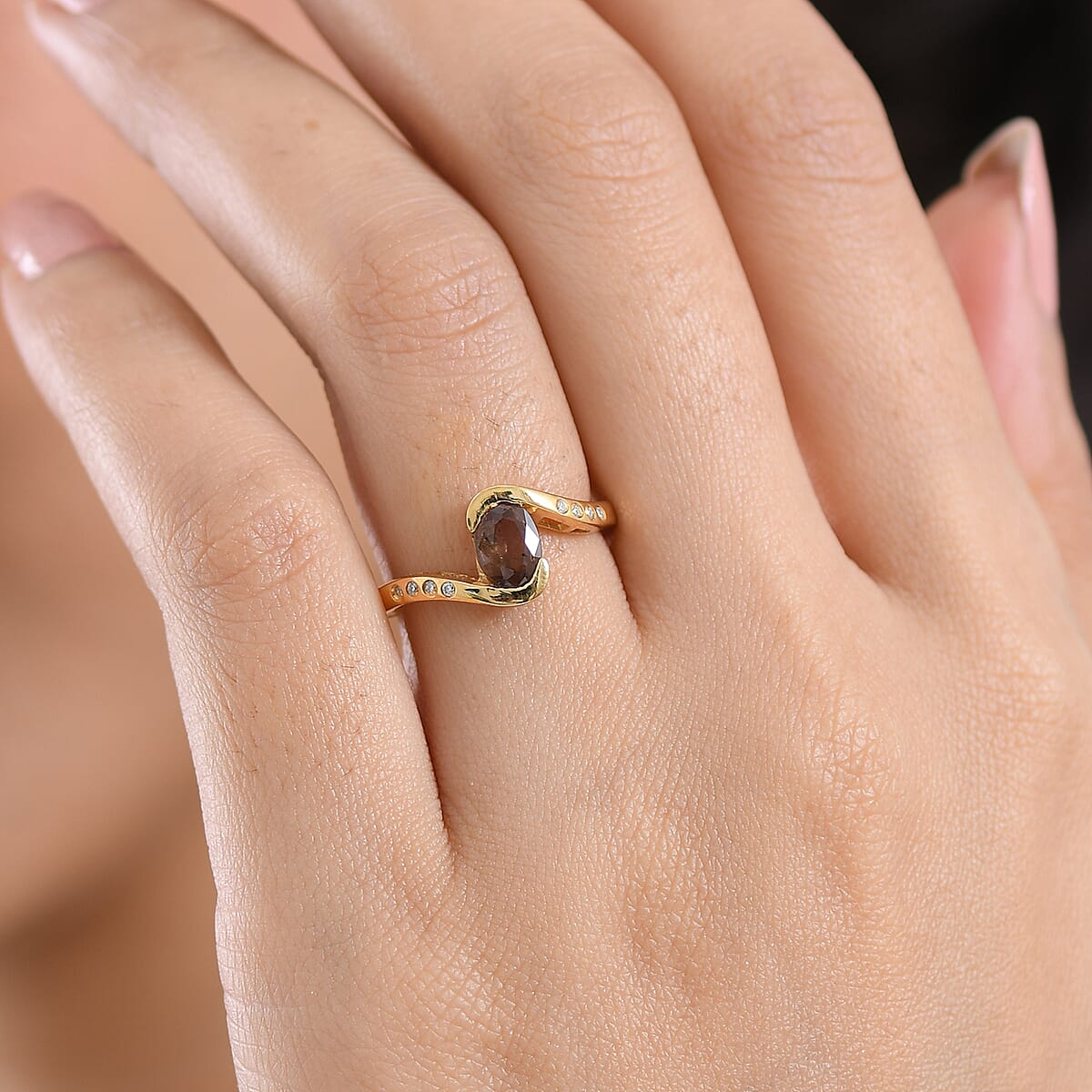 D'Joy Premium Madagascar Color Change Garnet and Moissanite 1.10 ctw Ring in 18K Vermeil Yellow Gold Over Sterling Silver (Size 10.0) image number 2