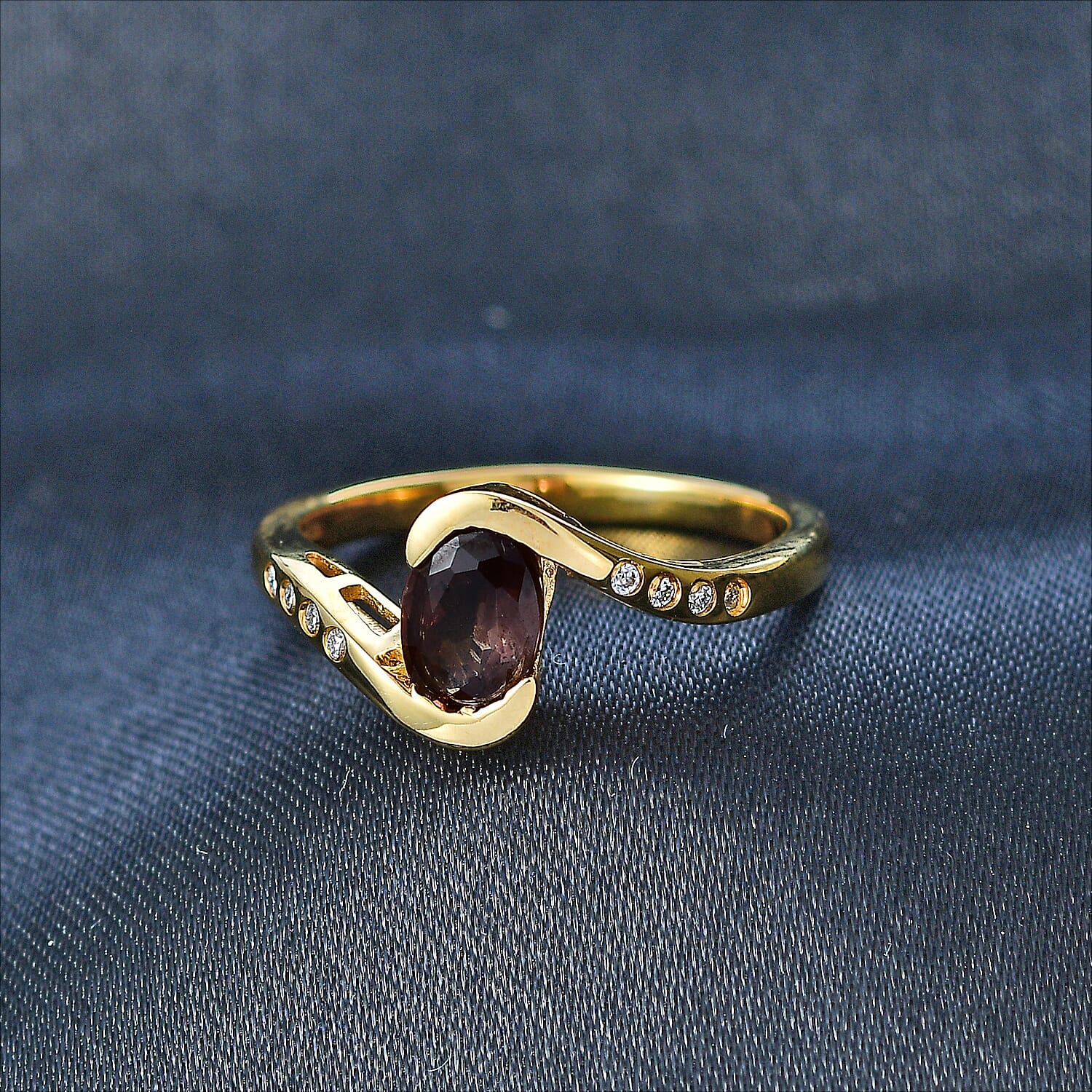 D'Joy Premium Madagascar Color Change Garnet and Moissanite 1.10 ctw Lumina Wave Ring in 18K Vermeil Yellow Gold Over Sterling Silver (Size 5.0)