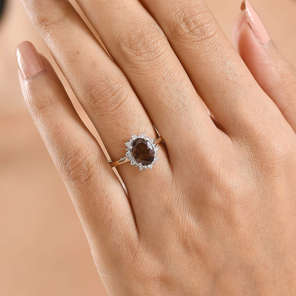 Luxoro AAA Madagascar Color Change Garnet and Diamond I2 2.40 ctw Lumina Blooming Halo Ring in 10K Yellow Gold (Size  6.5) image number 2