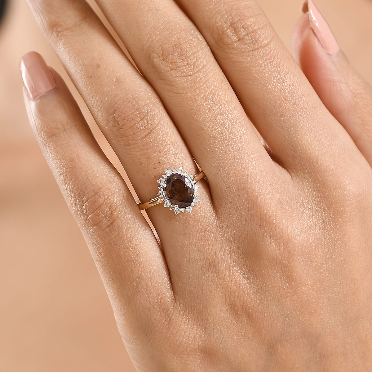 Luxoro AAA Madagascar Color Change Garnet and Diamond I2 2.40 ctw Ring in 10K Yellow Gold (Size 7.0) image number 2