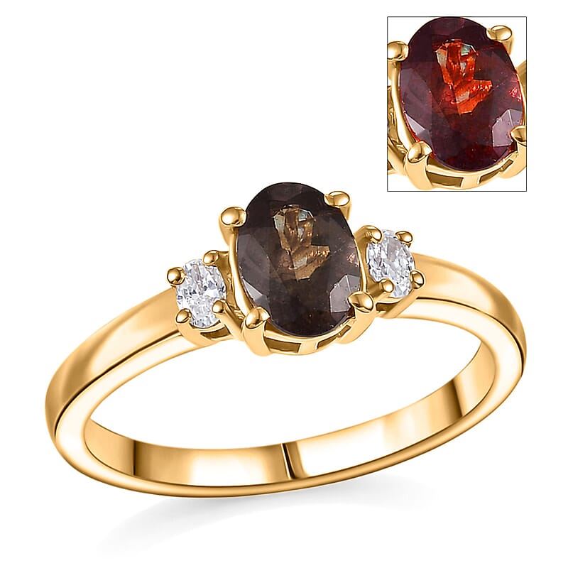 Premium Madagascar Color Change Garnet and Luxuriant Lab Grown Diamond G-H SI 1.10 ctw Luminous Eclat Ring in 18K Vermeil Yellow Gold Over Sterling Silver (Size 10.0)