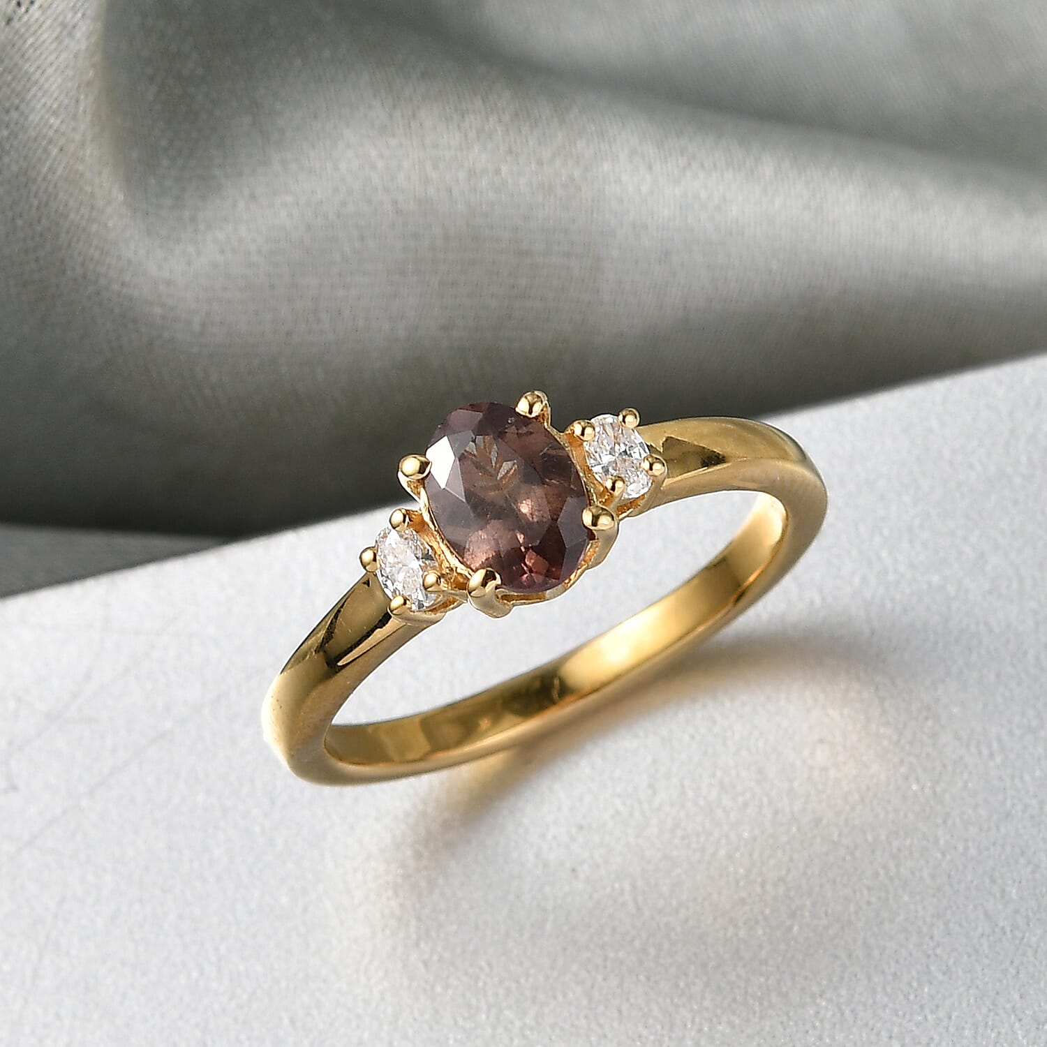 Premium Madagascar Color Change Garnet and Luxuriant Lab Grown Diamond G-H SI 1.10 ctw Luminous Eclat Ring in 18K Vermeil Yellow Gold Over Sterling Silver (Size 10.0)